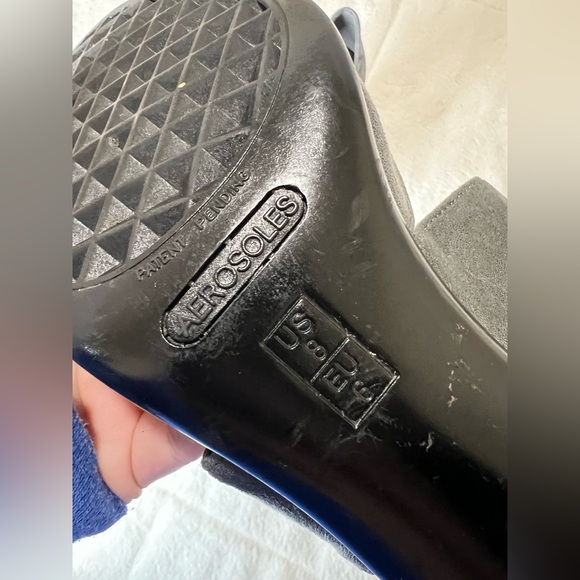 Aerosoles postage Gray Suede Cross Strap Comfort Pumps Closed Toe Heels size 8 - Picture 10 of 11